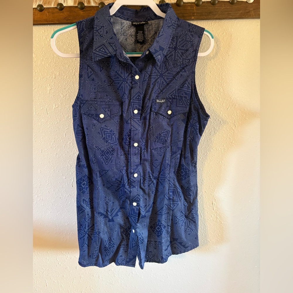 Wrangler Navy Blue Geometric Print Sleeveless Button-Down Shirt